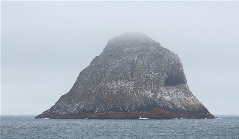 PyramidRock 2507 m Seascape