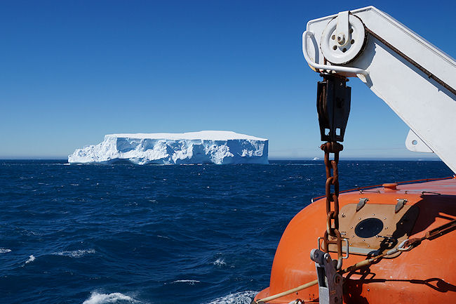 SouthGeorgia_iceberg_DSC06587.JPG