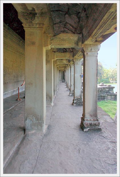 Cambodia_AngkorWat_3757_3_m