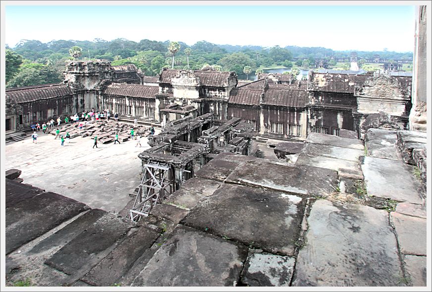 Cambodia_AngkorWat_3765_3_m