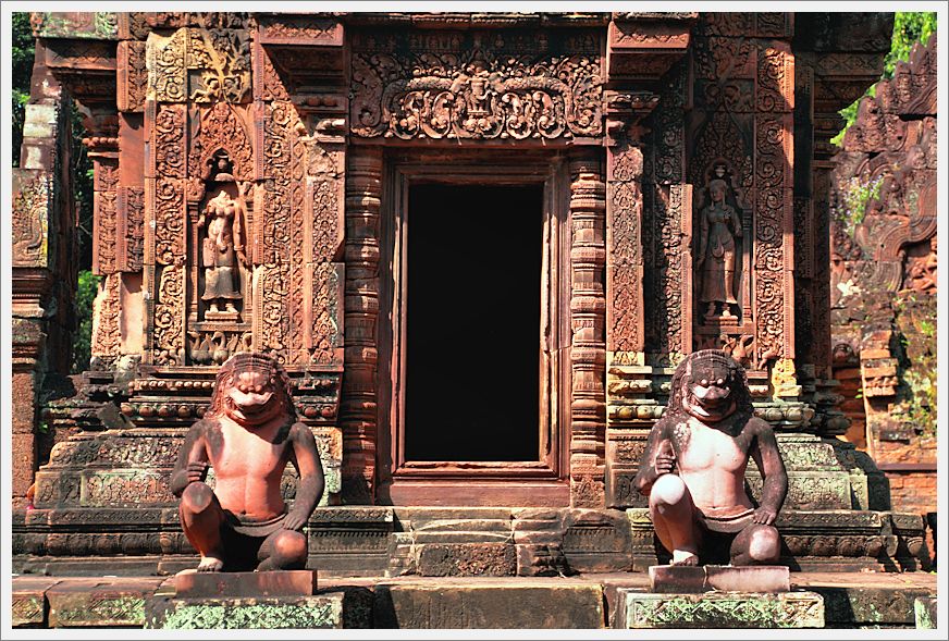 Cambodia_BanteaySreiTemple_8345_m