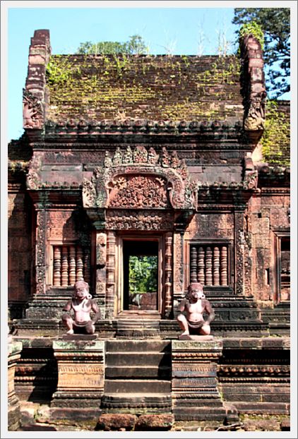 Cambodia_BanteaySreiTemple_8366_m