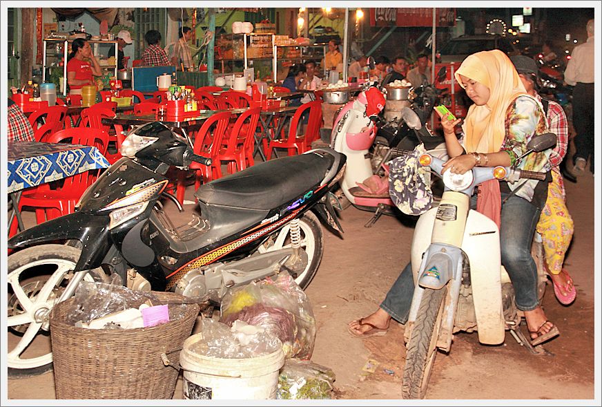 Cambodia_SiemReap_NightMarket_7911_m