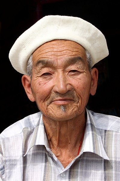 Mongolia_S_Gobi_OldMan_2745_3000_mm_600.jpg