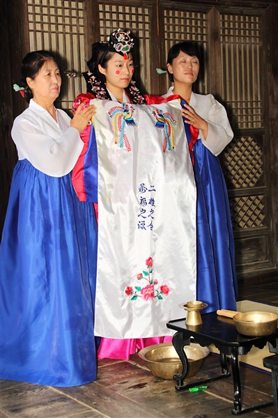 Seoul_FolkVillage_Wedding_3641_m_600.jpg