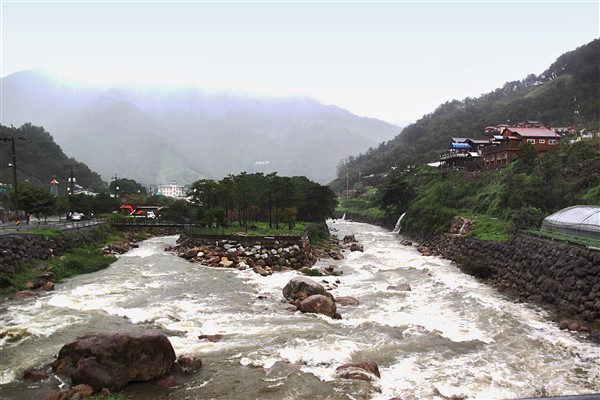 SumJinRiver_Tributary_0110_edited_m.jpg