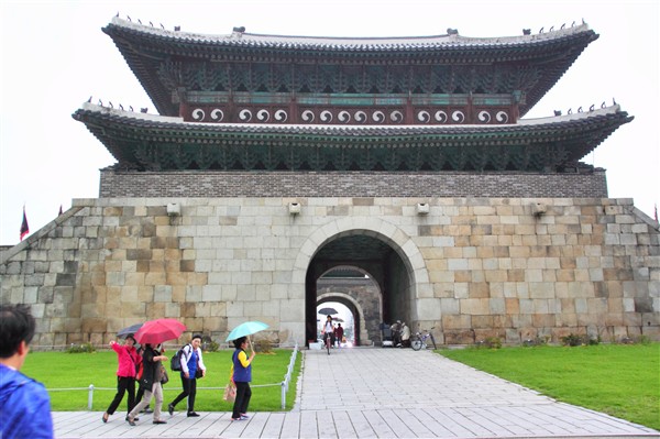 Seoul_SuwanHawsungFortess_3678_edited_600px.jpg