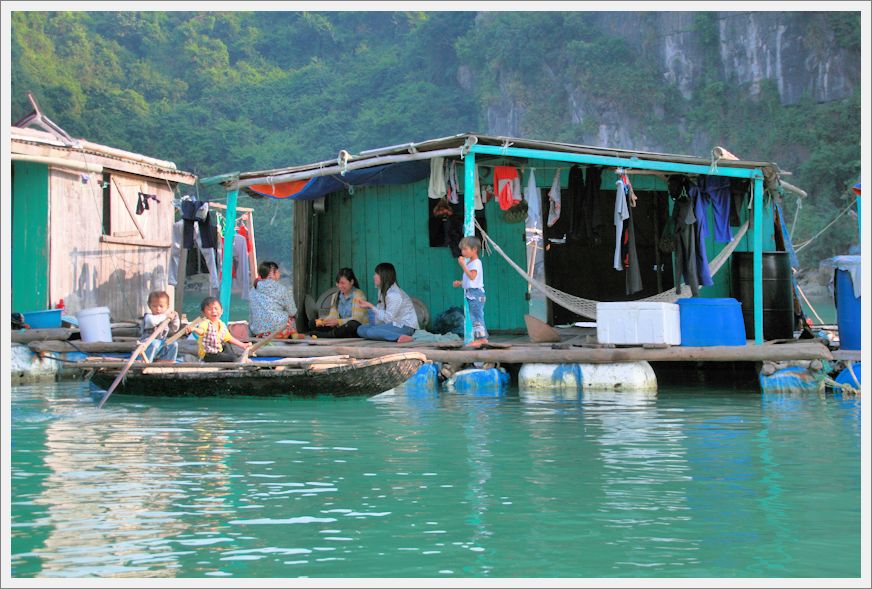 Vietnam_HalongBay_VungVieng_8939