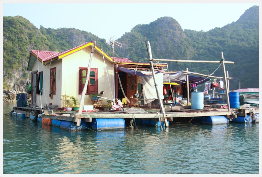 Vietnam_HalongBay_VungVieng_8939