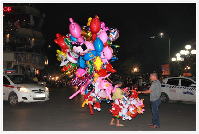 Vietnam_Hanoi_Night_8655