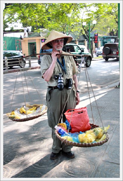 Vietnam_Hanoi_People_Us_8771