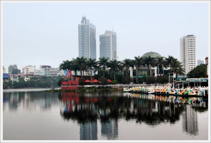 Vietnam_Hanoi_WestLake8725