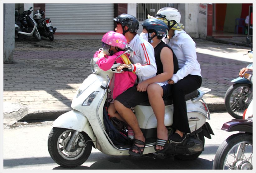 Saigon_Streets_Traffic_6602