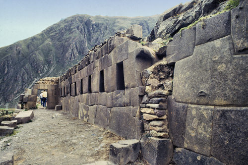 Ollantaytambo_6_IncaRuins_g.jpg