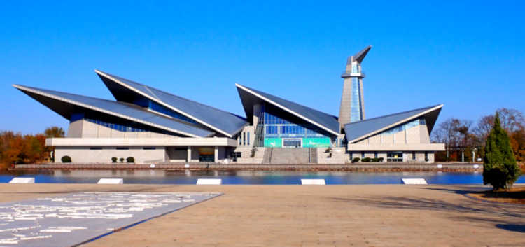 Yancheng RiverRed-Crowned Crane Rescue and Breeding Center, China