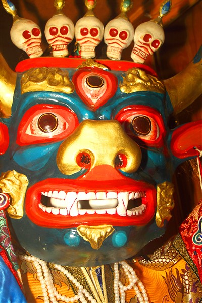 Mongolia_S_Gobi_Costumes_2776__Skulls_m_600.jpg